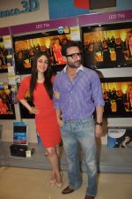 Saif Ali Khan and Kareena Kapoor promote Agent vinod in Kurla, Mumbai on 20th March 2012 (49).JPG